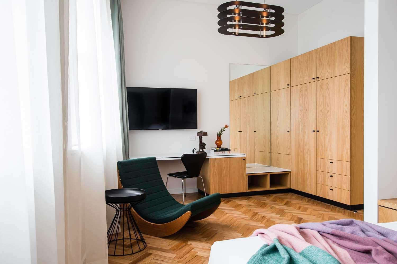 The Old Clare By Ode Hotels Сидней Экстерьер фото A bedroom with a flat screen television