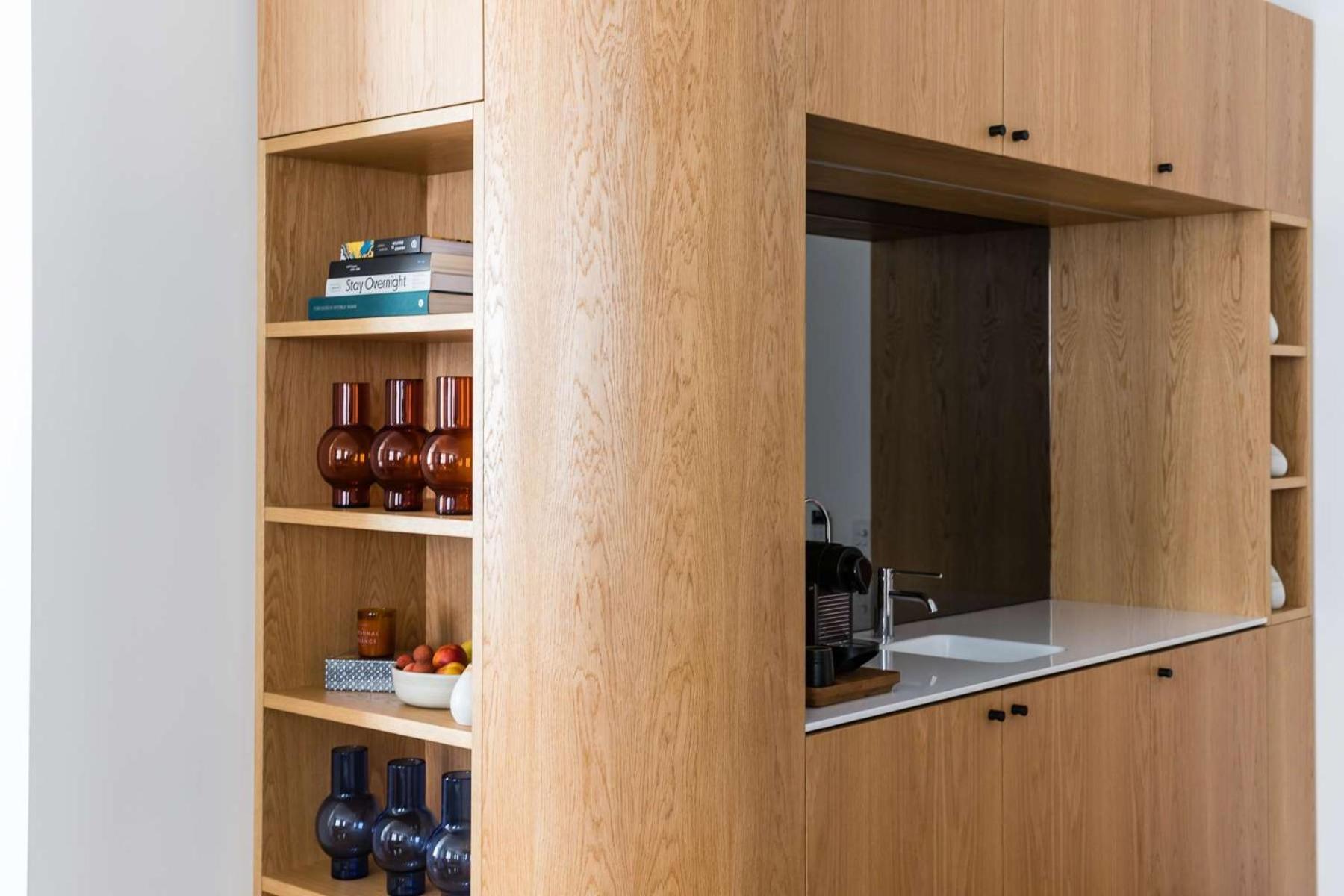 The Old Clare By Ode Hotels Сидней Экстерьер фото A pass-through window in a kitchen
