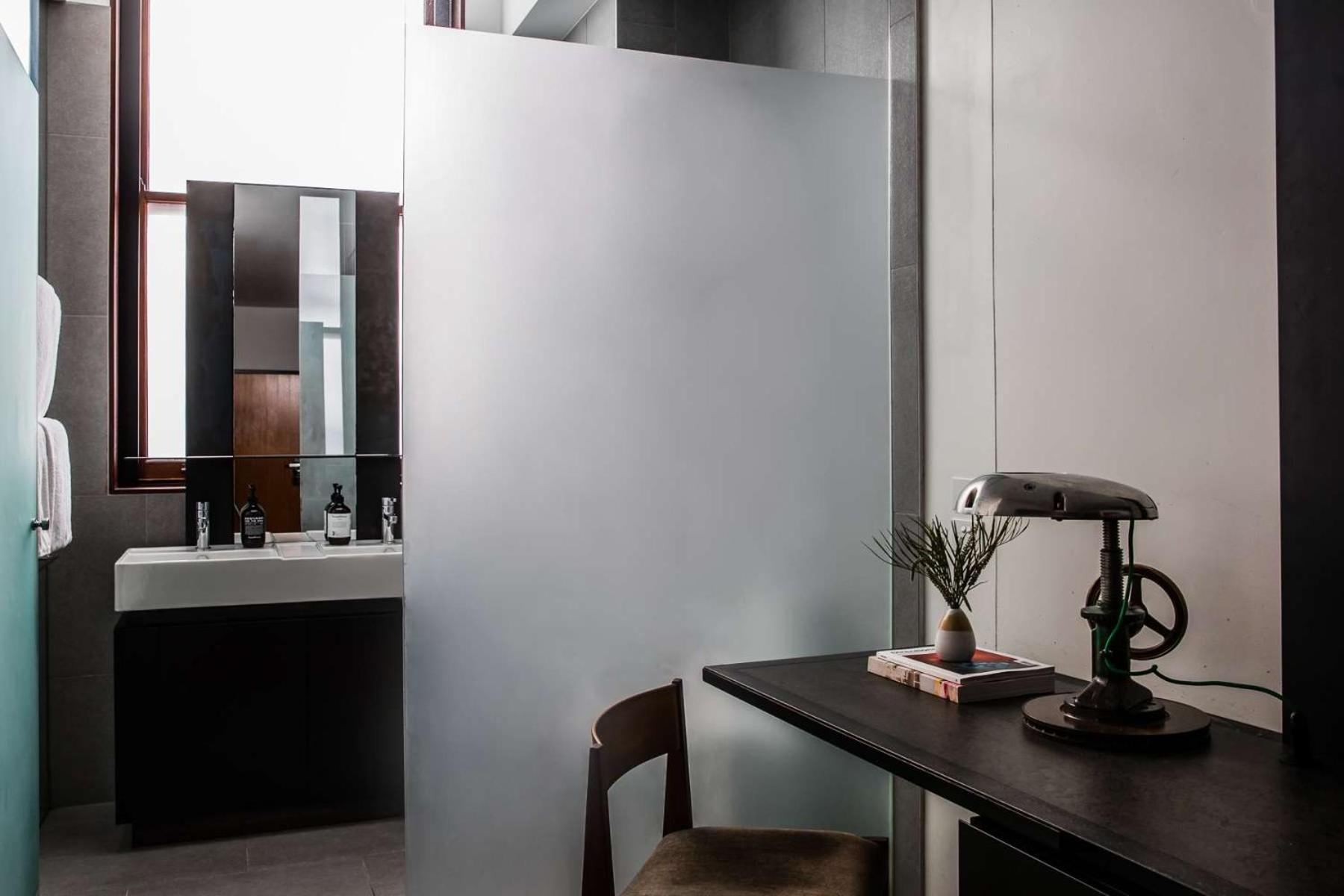 The Old Clare By Ode Hotels Сидней Экстерьер фото A room at the hotel