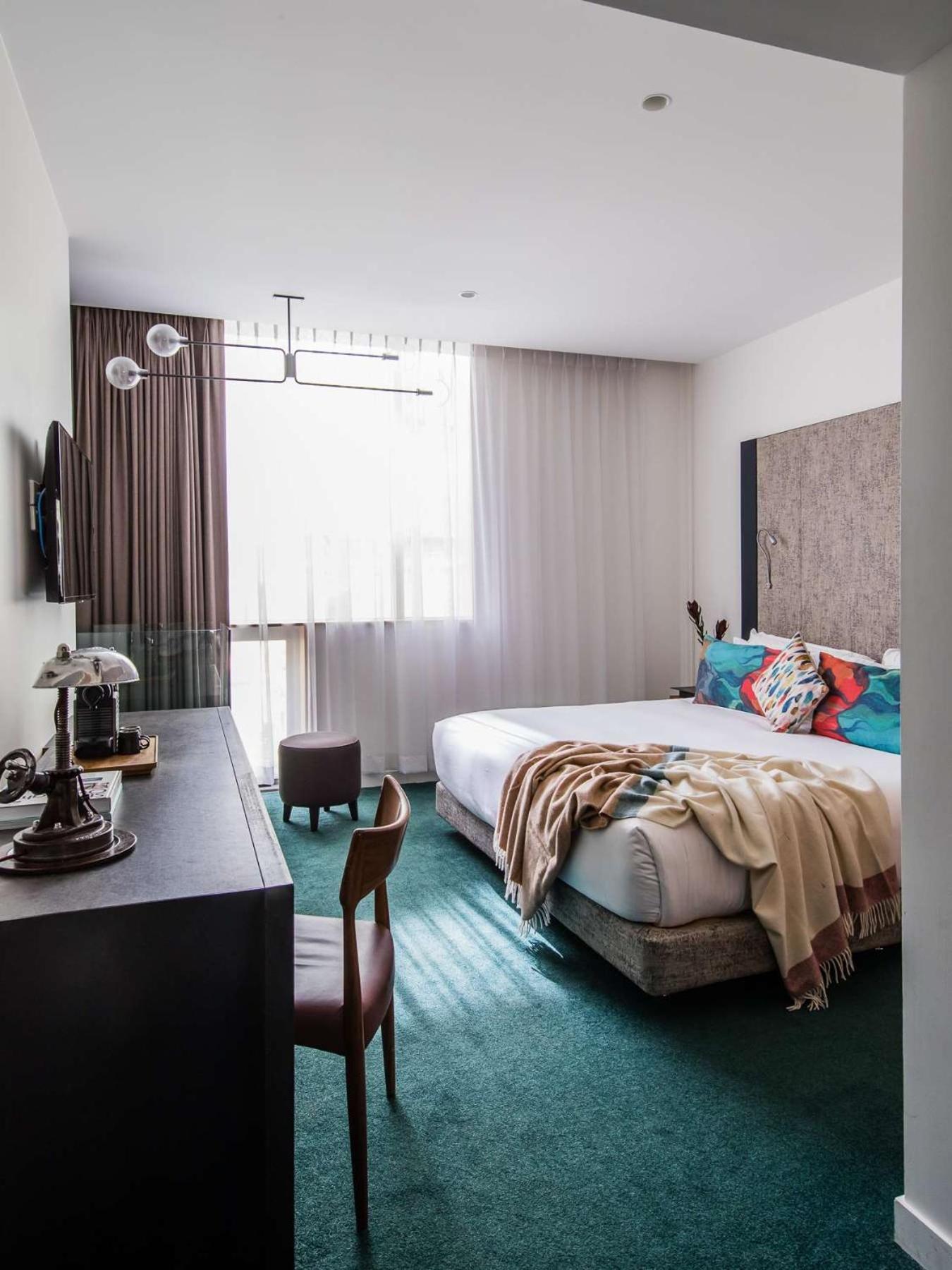 The Old Clare By Ode Hotels Сидней Экстерьер фото A room at the hotel